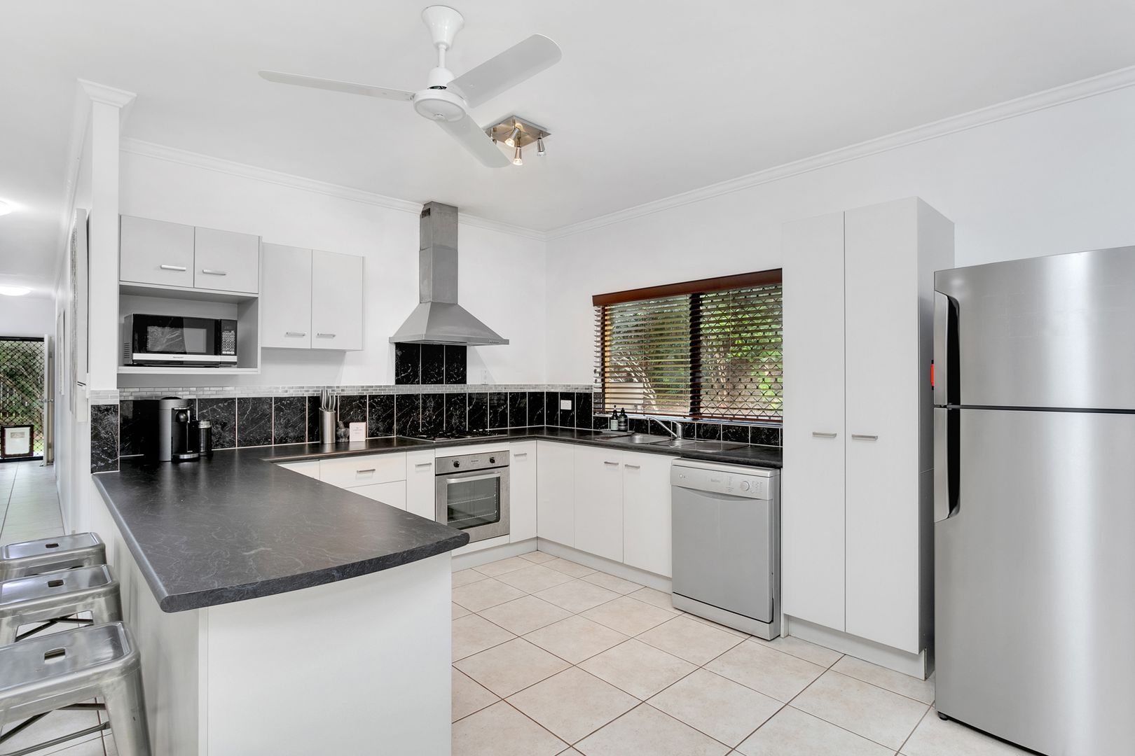 11 Tradewinds Close, Redlynch QLD 4870, Image 2