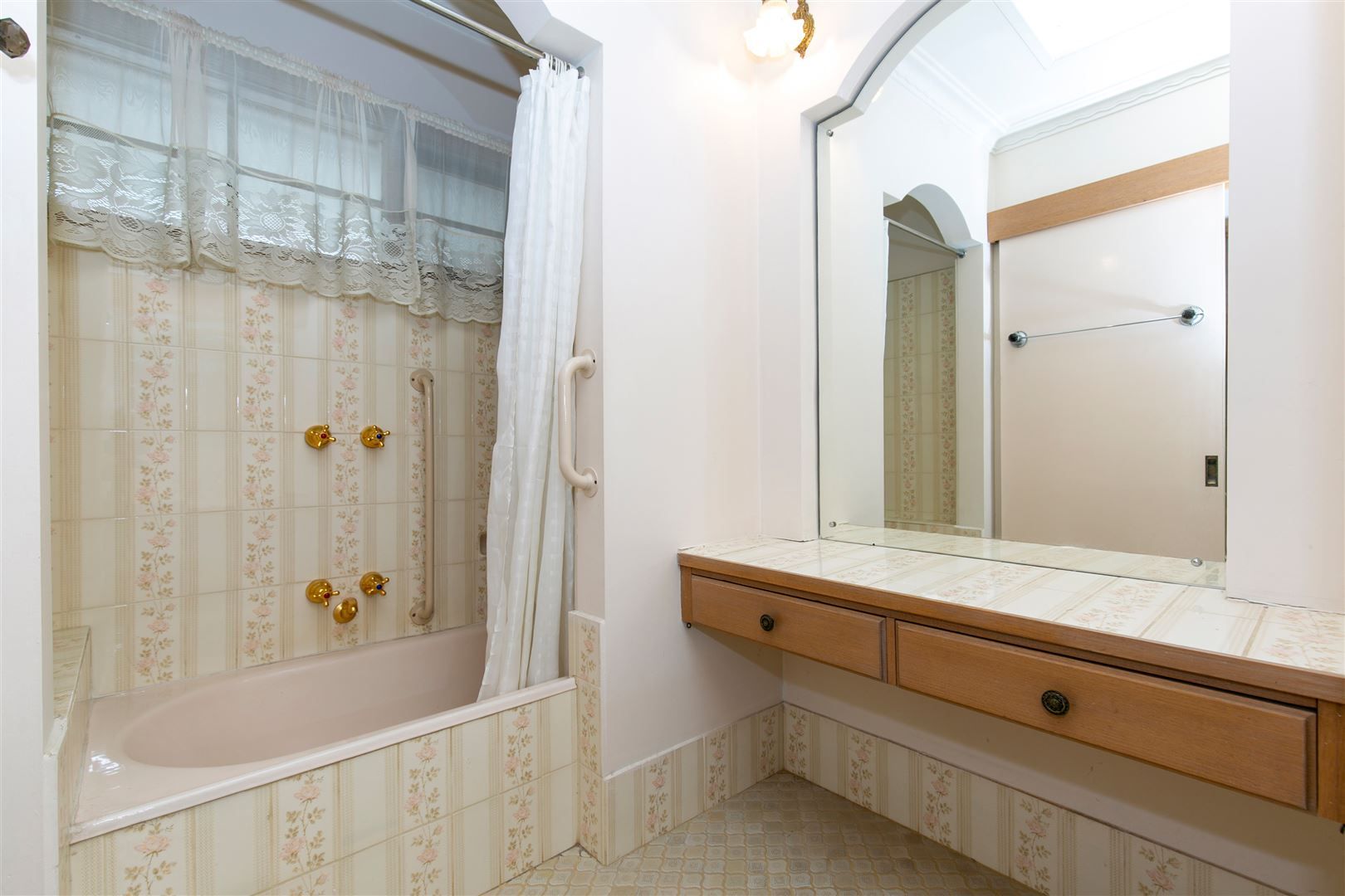 4 bedrooms House in 12 Ashdown Way WHEELERS HILL VIC, 3150