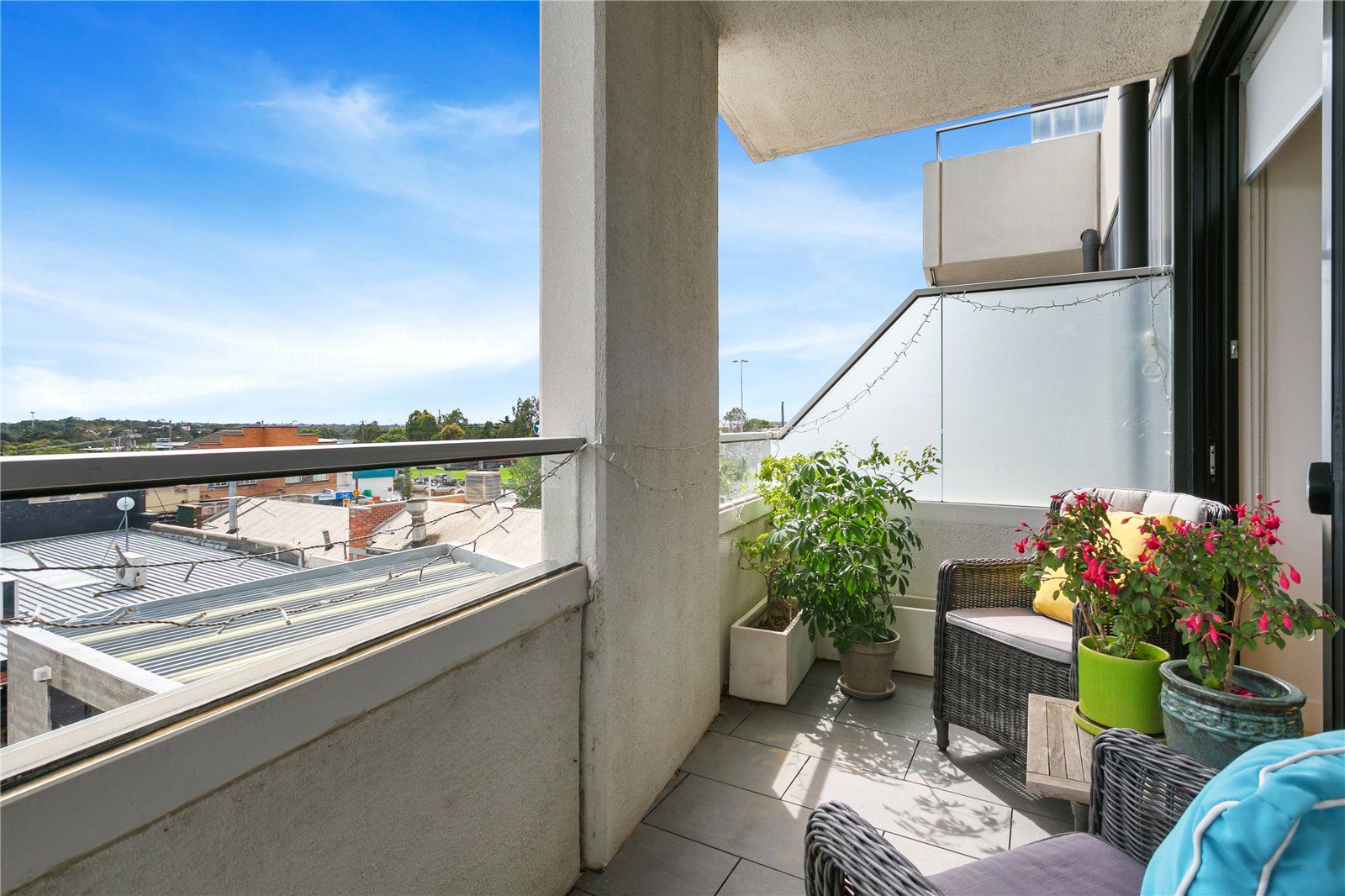 2 bedrooms Apartment / Unit / Flat in 207/39 Earl Street KEW VIC, 3101