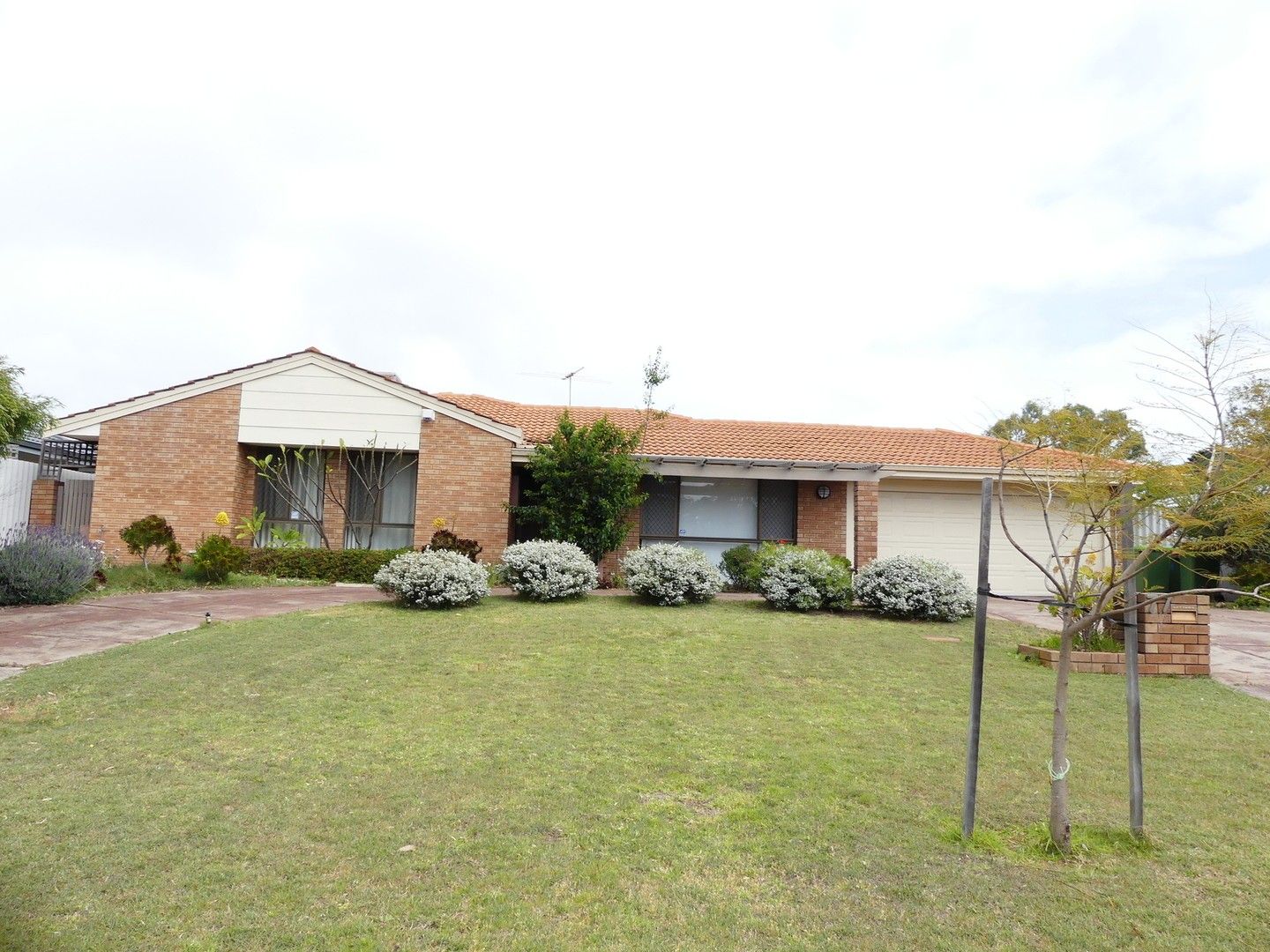 3 bedrooms House in 77 Gracechurch Crescent LEEMING WA, 6149