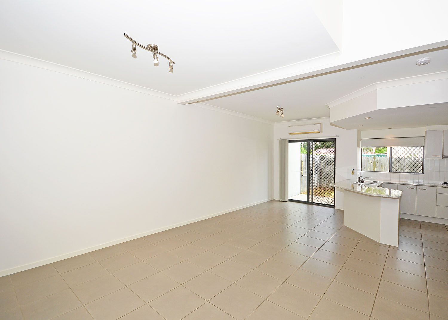 1/115 Torquay Road, Scarness QLD 4655, Image 2