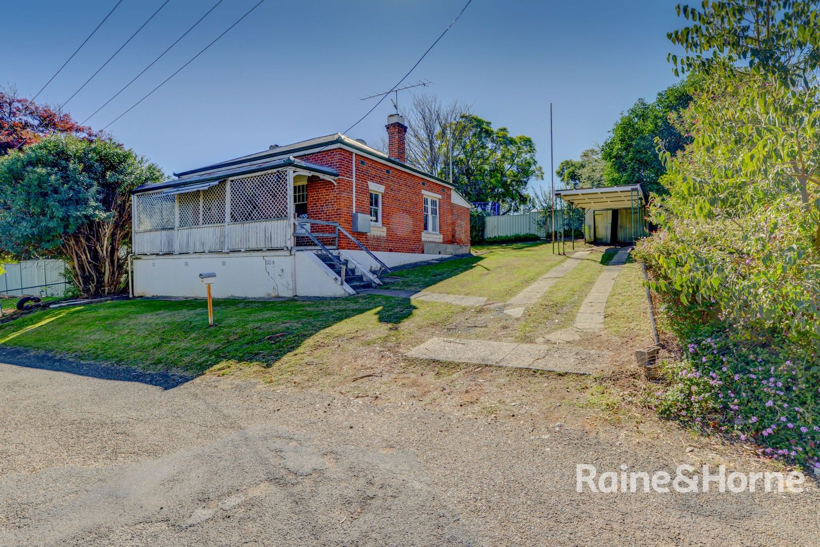 18 Dowell Avenue, Tamworth NSW 2340, Image 0