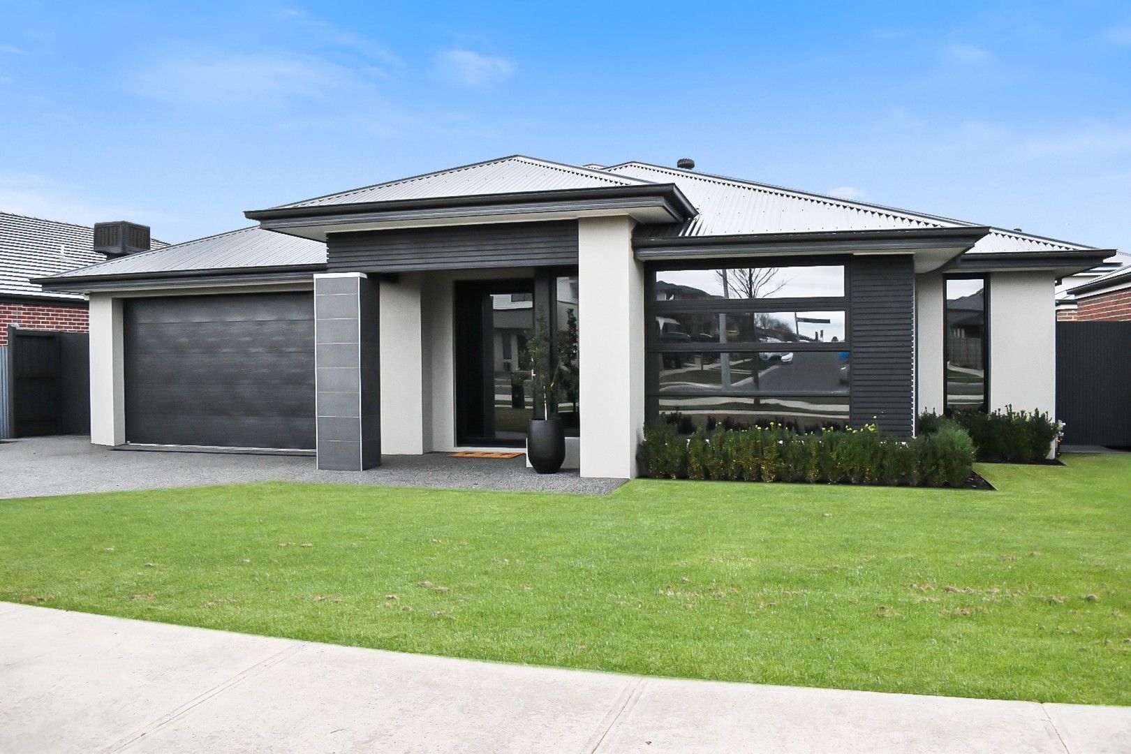 134 Thoroughbred Drive, Clyde North VIC 3978