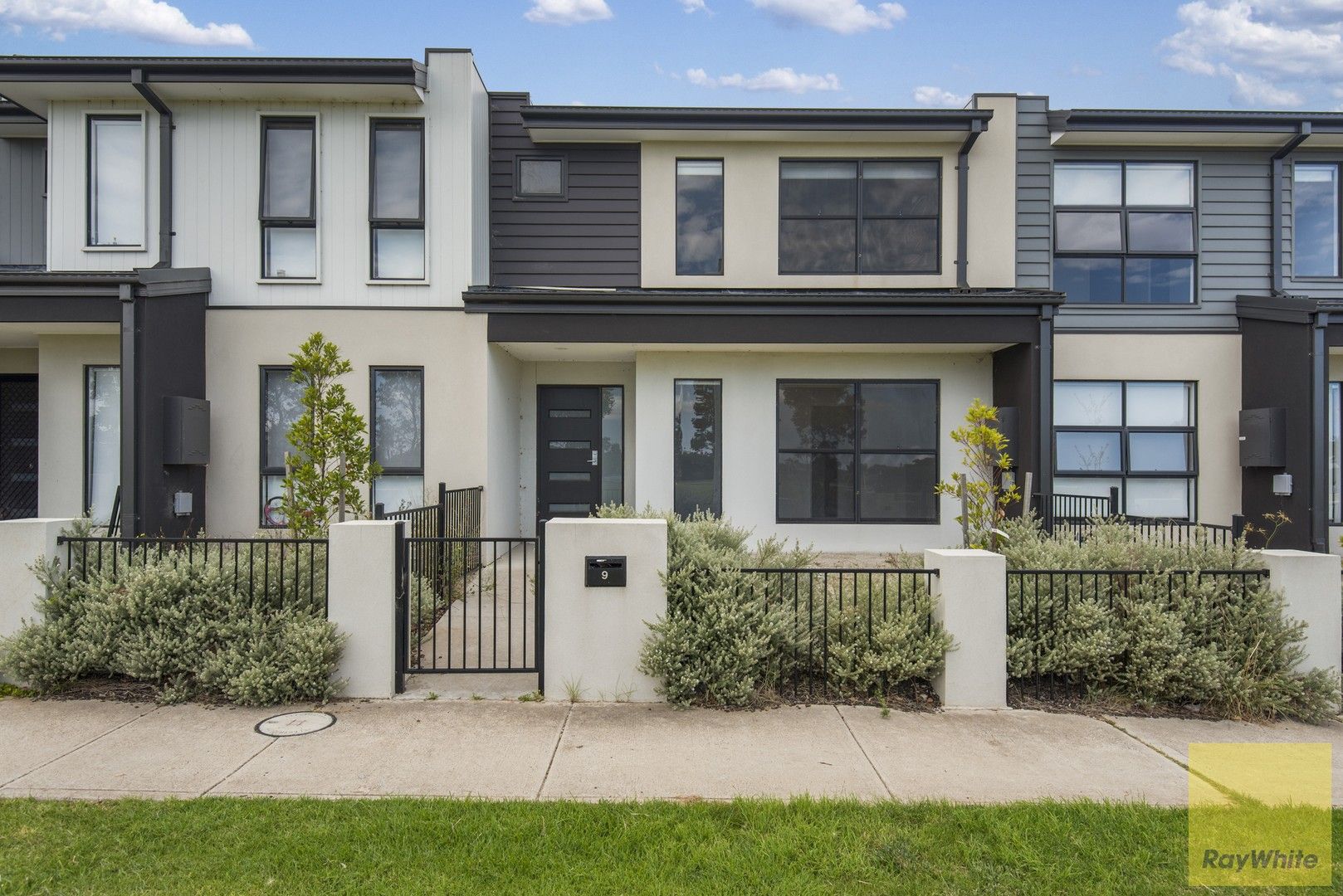 9 Pandan Walk, Manor Lakes VIC 3024 Townhouse For Rent Domain