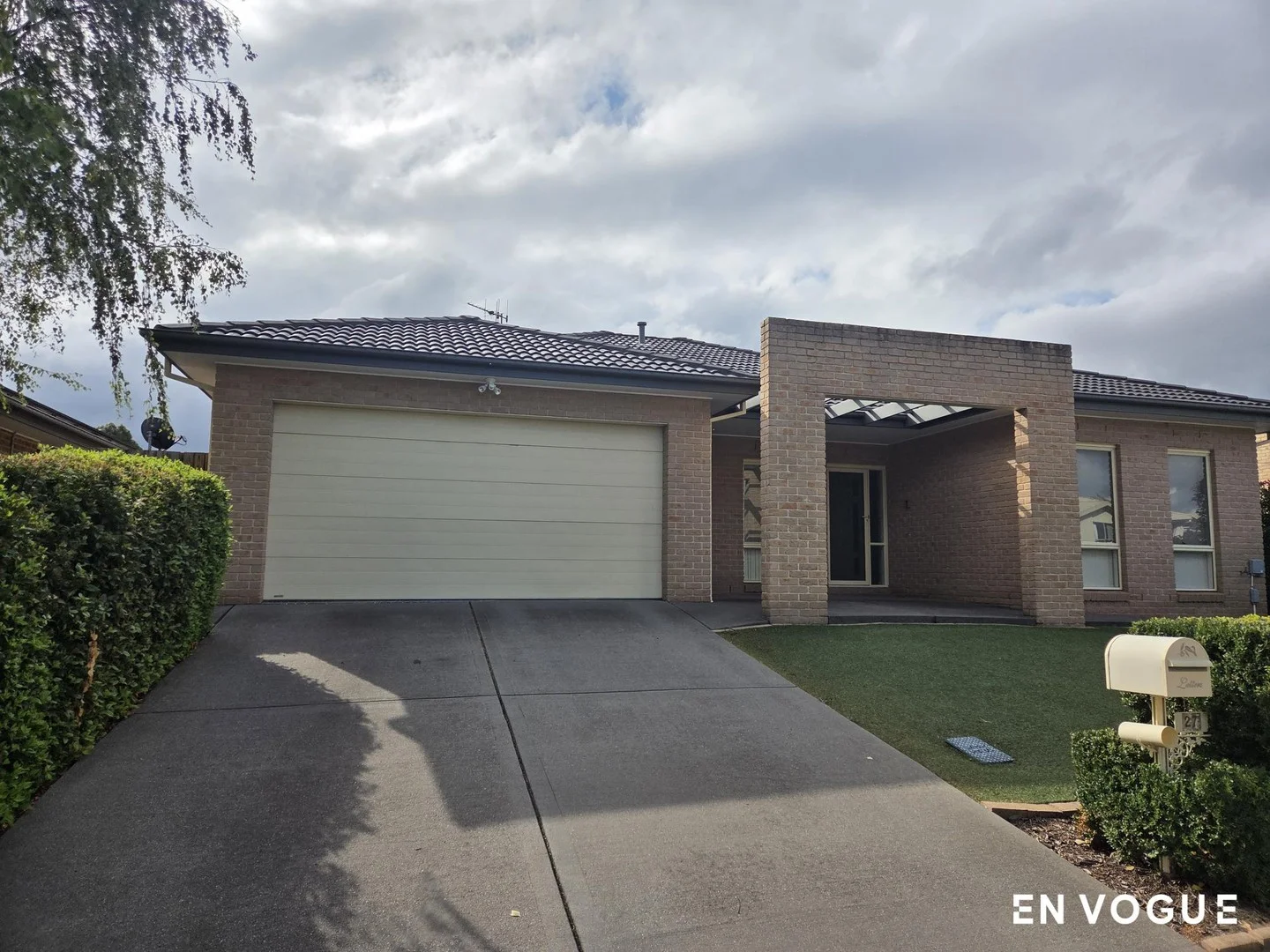 Primary image of 27 Kalianna Street, Harrison ACT 2914