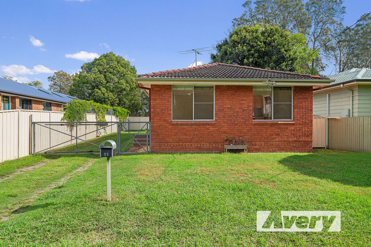 3 bedrooms House in 51 Lake Street BLACKALLS PARK NSW, 2283