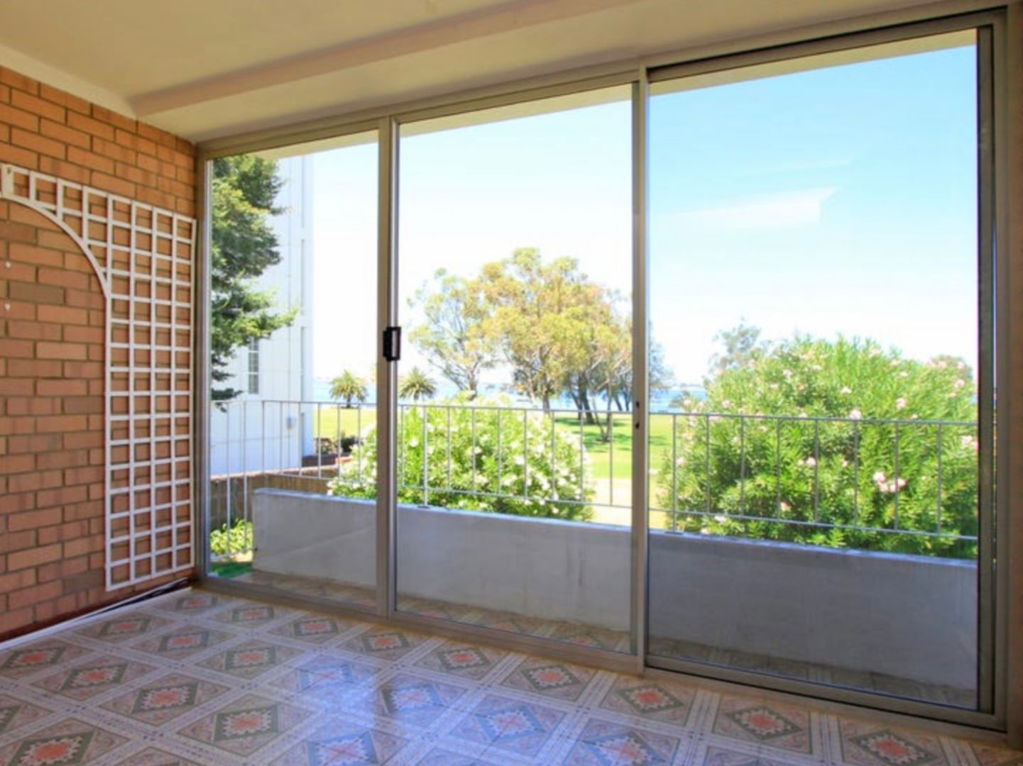 2 bedrooms Apartment / Unit / Flat in 1/18 The Avenue CRAWLEY WA, 6009