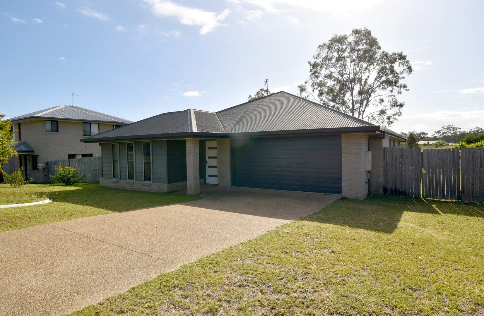 4 bedrooms House in 25 Liriope Drive KIRKWOOD QLD, 4680