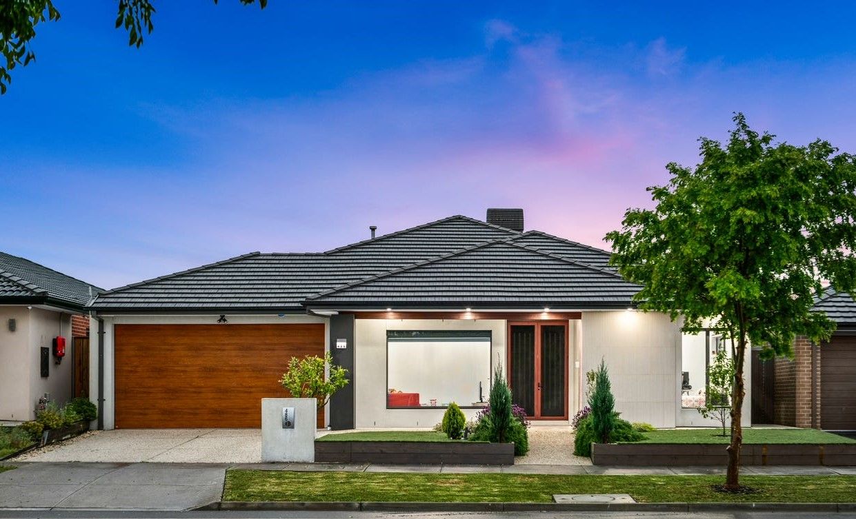 5 bedrooms House in 486 Brookfield Boulevard MICKLEHAM VIC, 3064