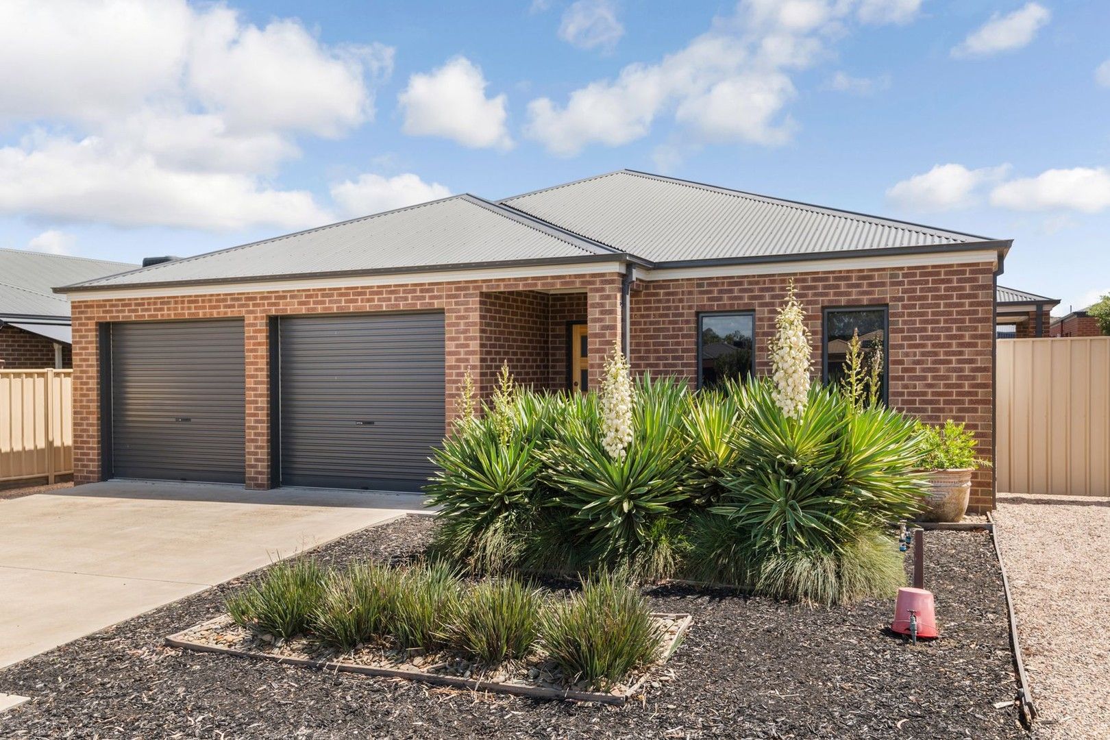 4 bedrooms House in 5 Lena Place STRATHFIELDSAYE VIC, 3551