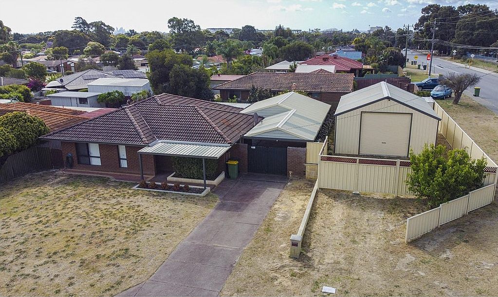 3 bedrooms House in 1 Tallerack Way FORRESTFIELD WA, 6058