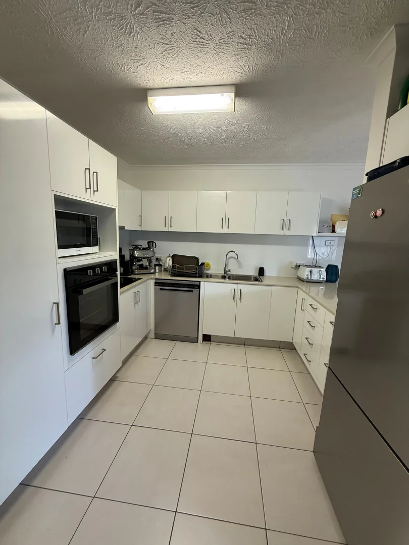 Additional image 5 of 2/166 Surf Parade, Broadbeach QLD 4218