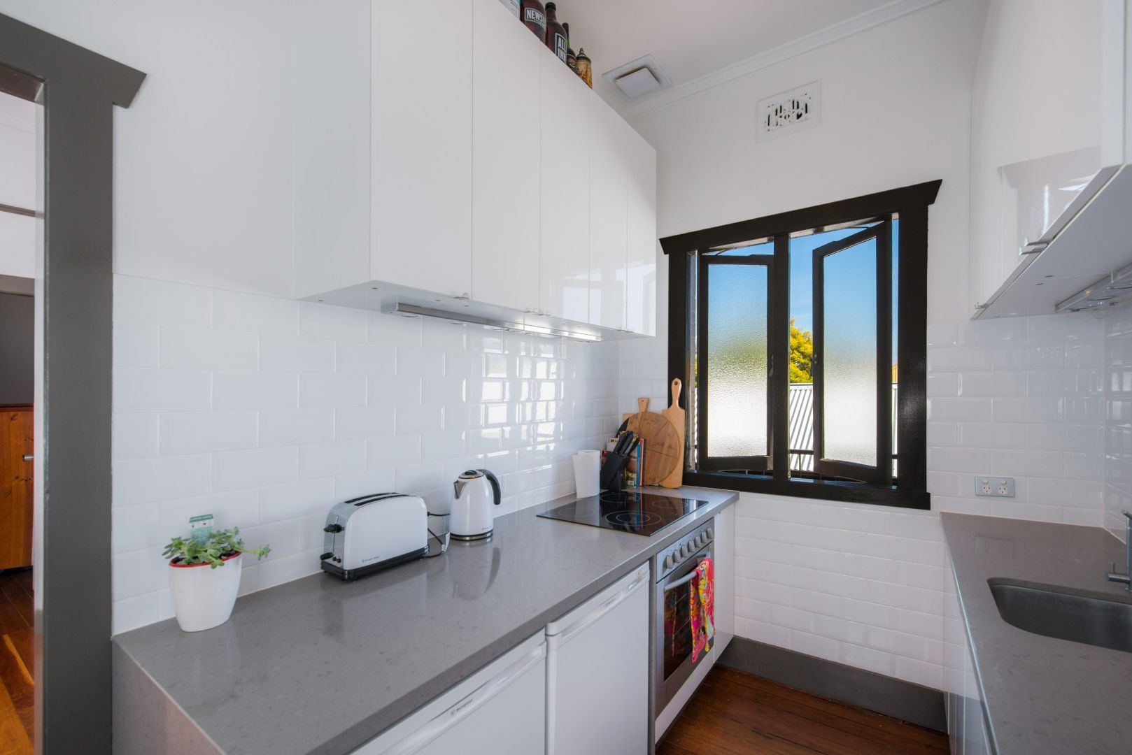1 bedrooms Apartment / Unit / Flat in 10/111 Merthyr Road NEW FARM QLD, 4005