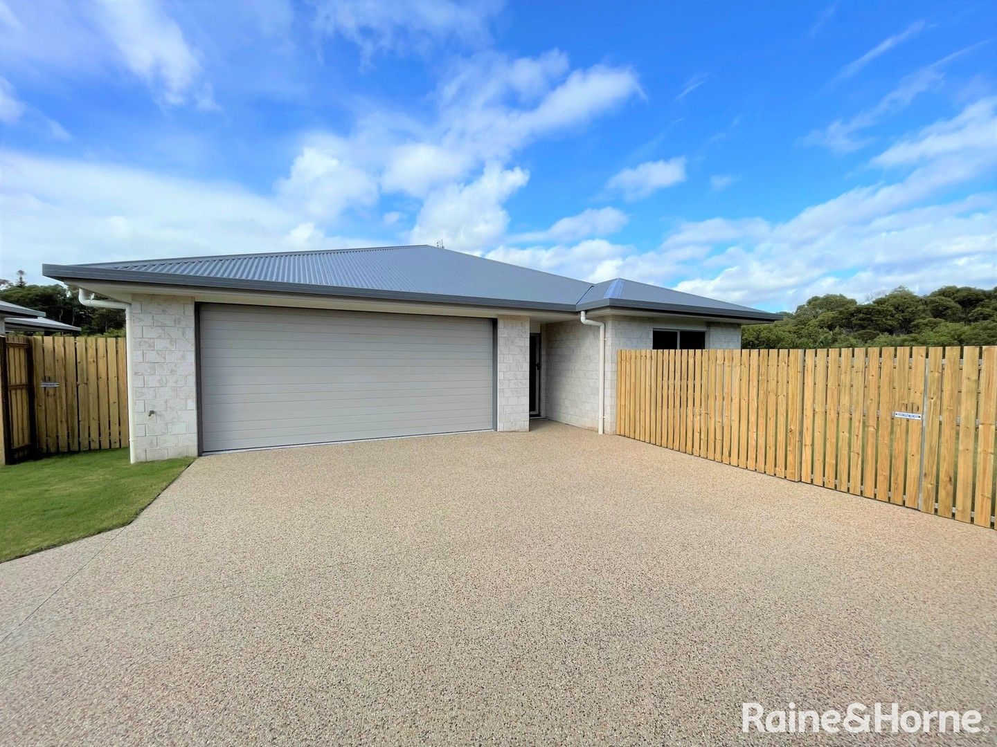 4 bedrooms House in 2/7 Banbury Court URRAWEEN QLD, 4655