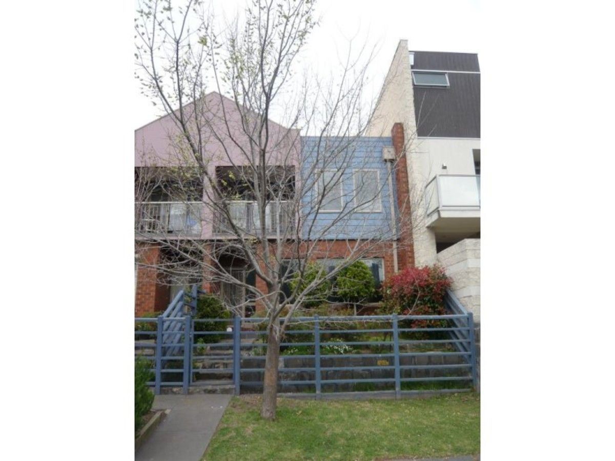 3 bedrooms Townhouse in 52 Bateman Road KENSINGTON VIC, 3031
