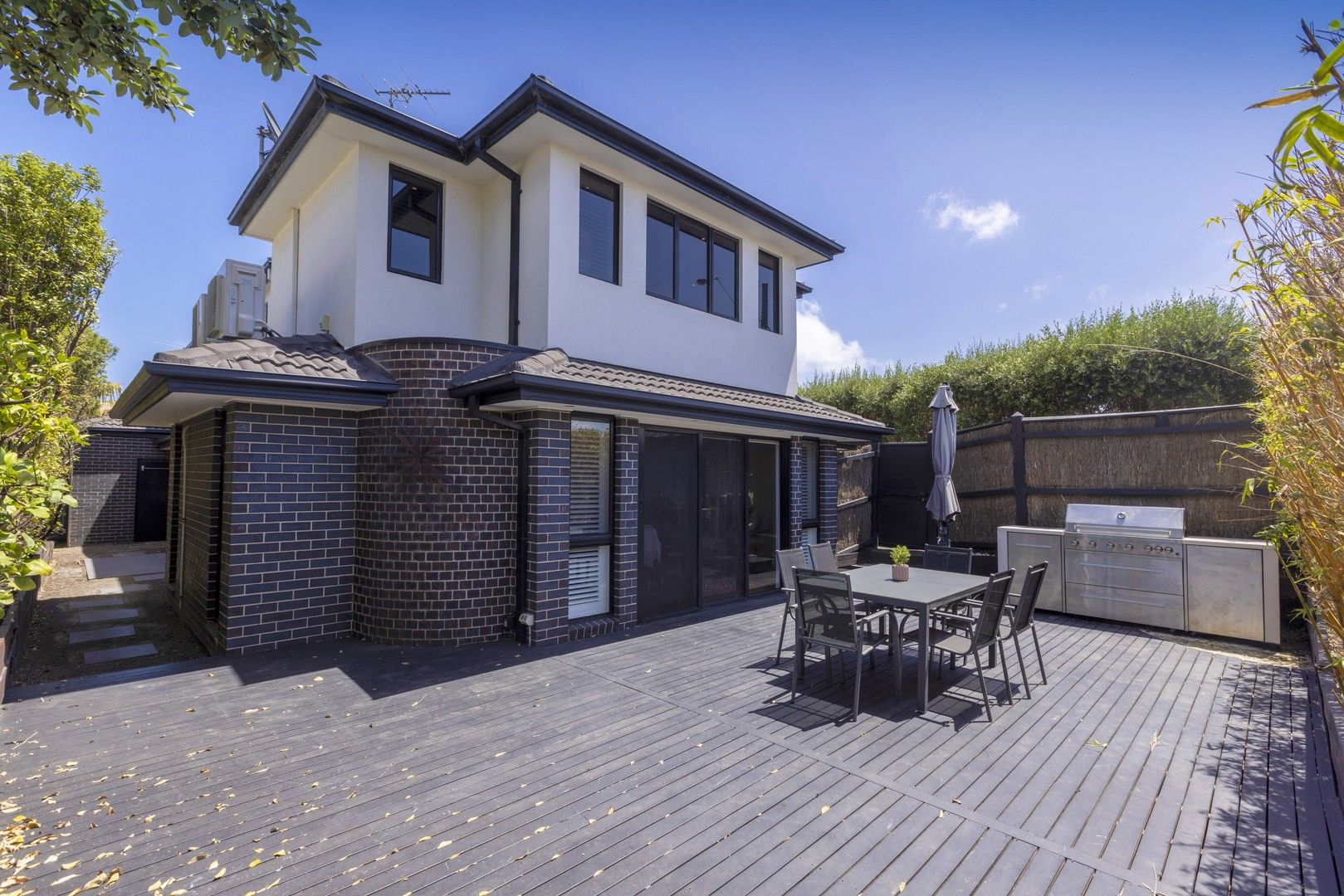 4 bedrooms House in 2/586A Nepean Highway BONBEACH VIC, 3196