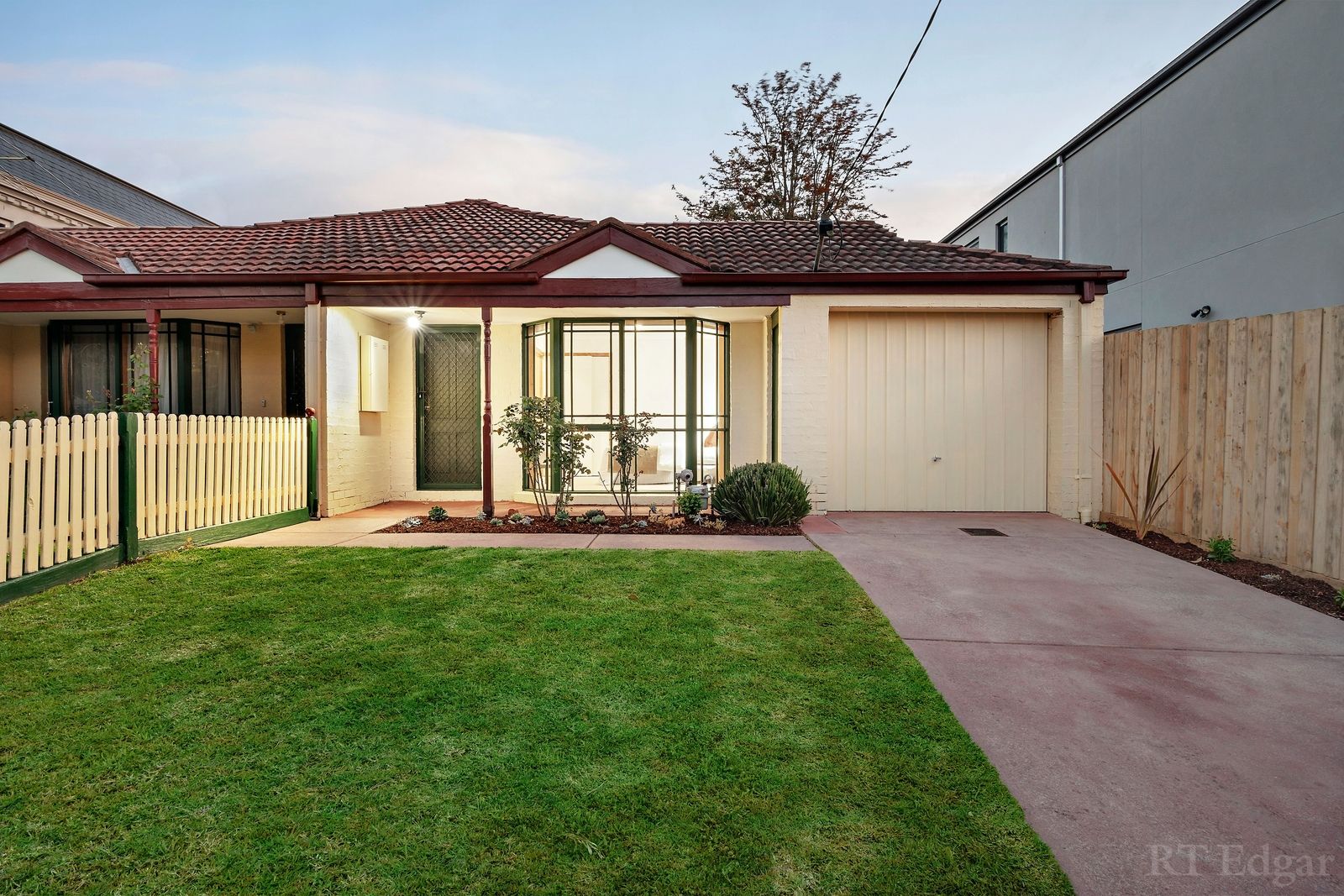 1/4 Straughan Street, Glen Iris Property History & Address Research