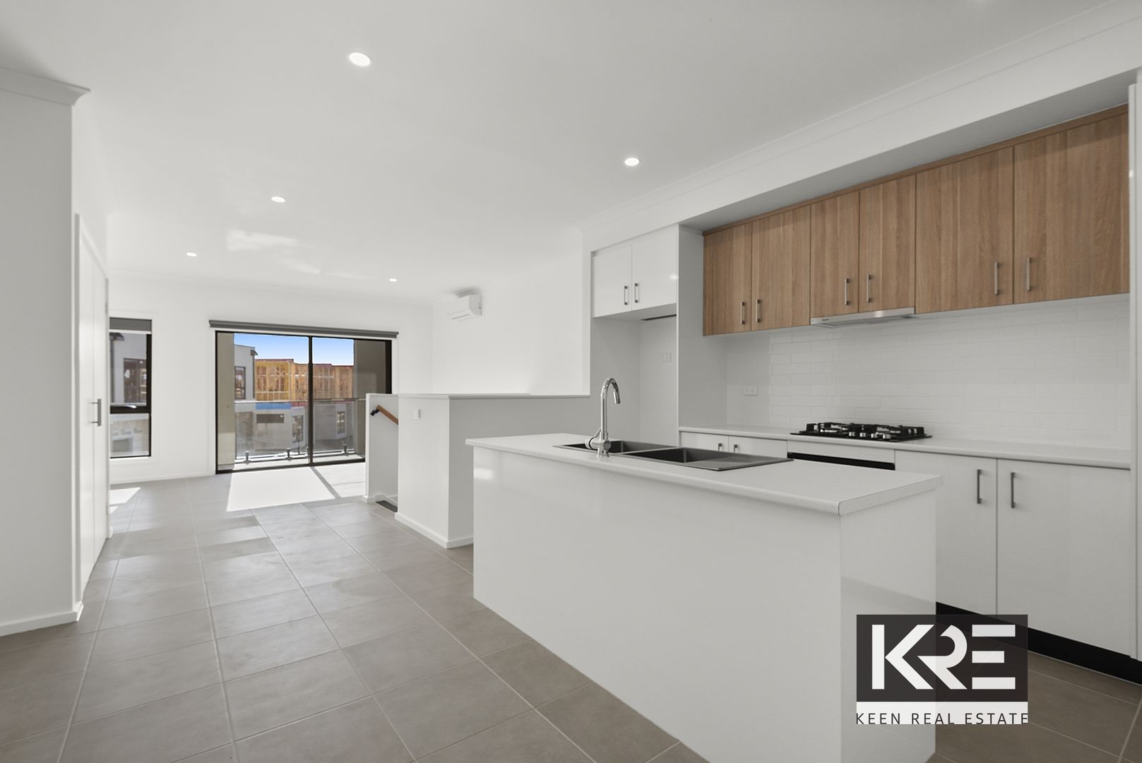 8 Travertine Loop, Berwick VIC 3806 - Townhouse For Rent | Domain