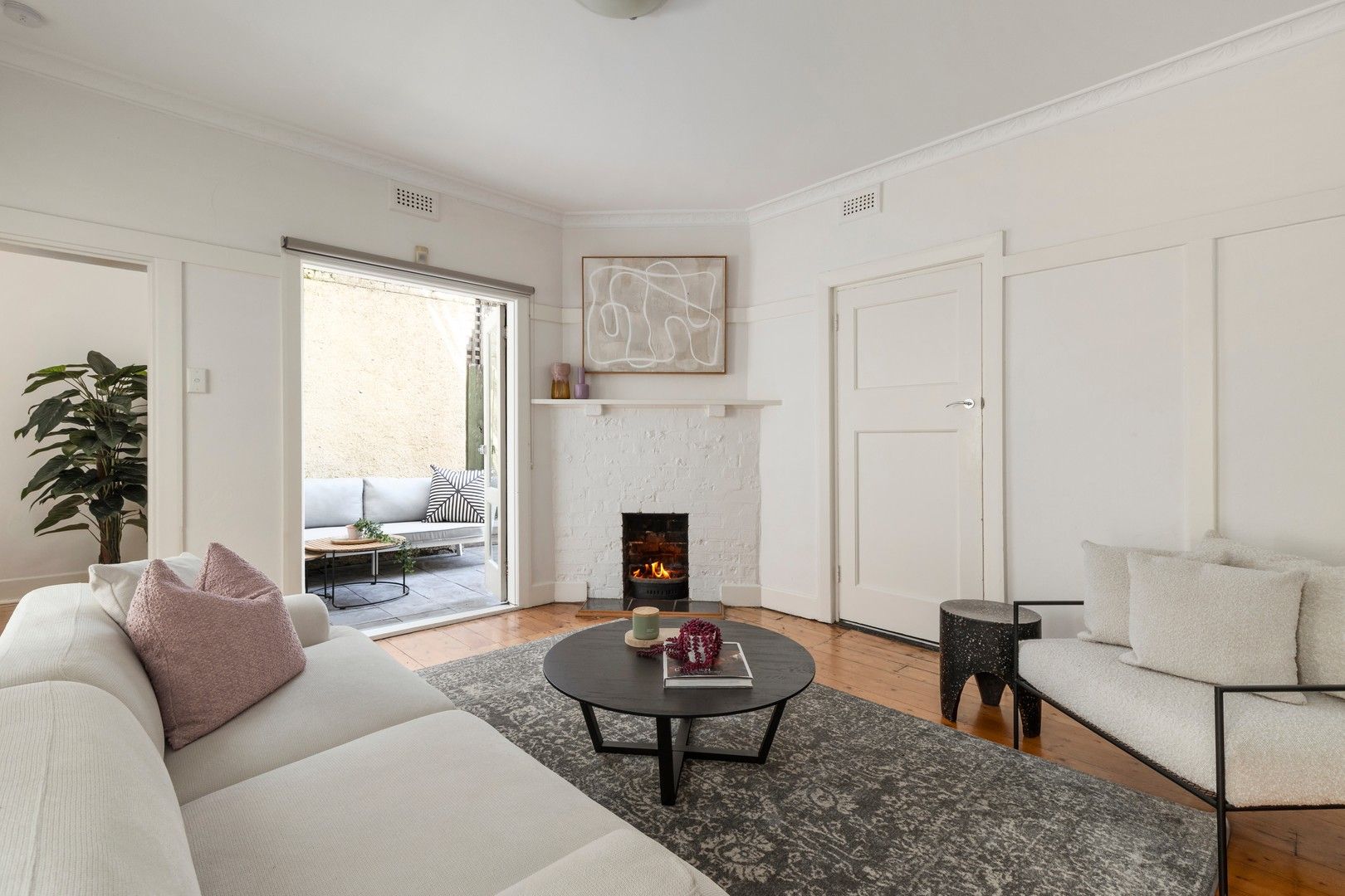 3 bedrooms Apartment / Unit / Flat in 1/40 Greville Street PRAHRAN VIC, 3181