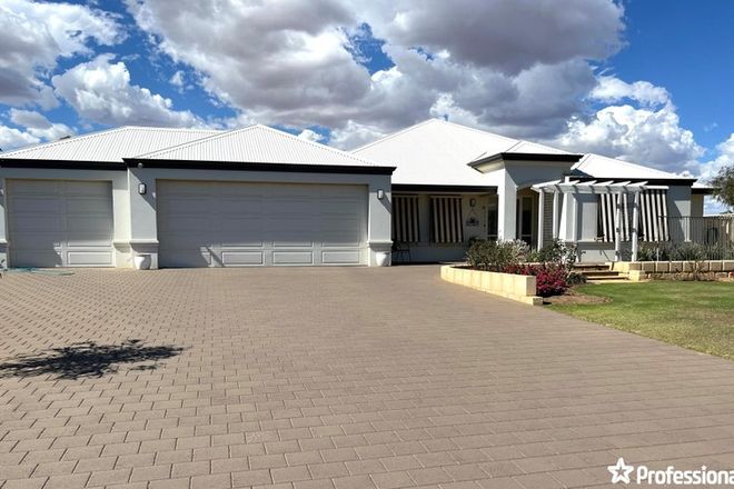 Picture of 40 Honeysuckle Boulevard, WOORREE WA 6530