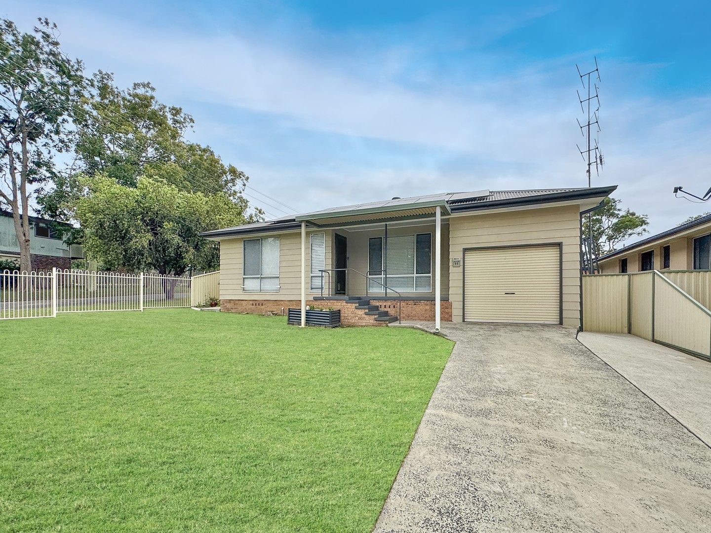 4 bedrooms House in 11 Minnamurra Road GOROKAN NSW, 2263