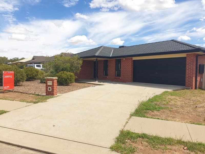 4 bedrooms House in 11 Falcon Drive TAMWORTH NSW, 2340
