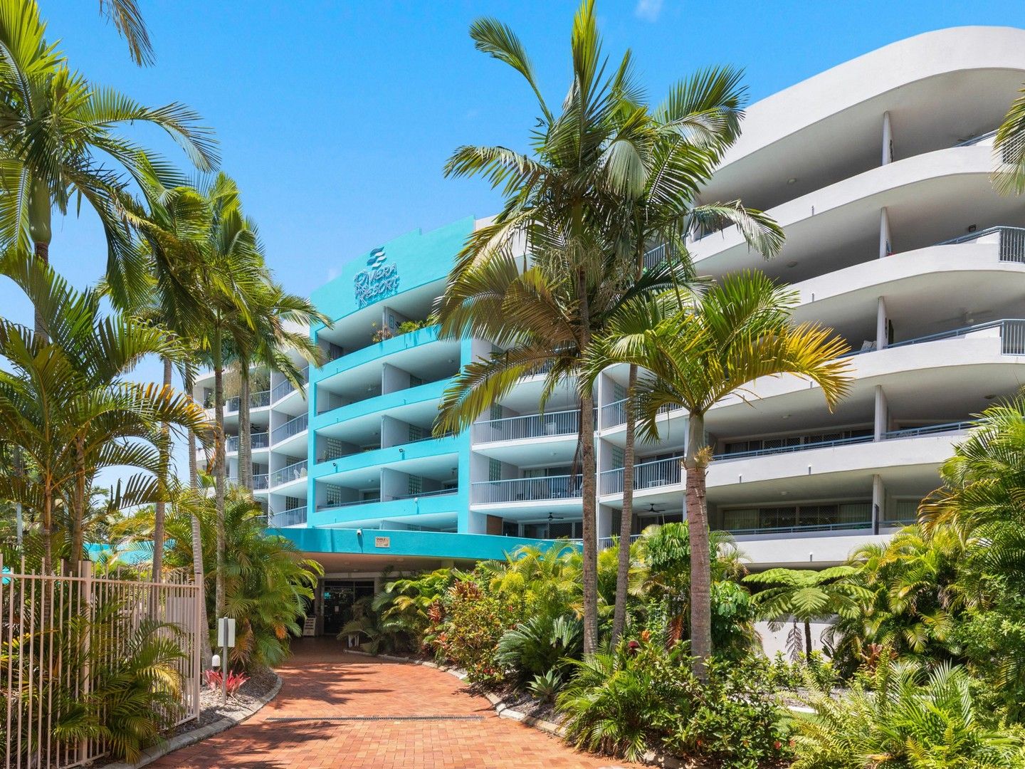 3 bedrooms Apartment / Unit / Flat in 17/386 CHARLTON ESPLANADE TORQUAY QLD, 4655