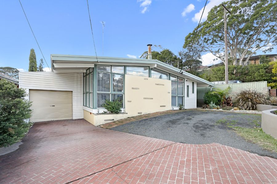 4 bedrooms House in 1 Dunwell Avenue LOFTUS NSW, 2232