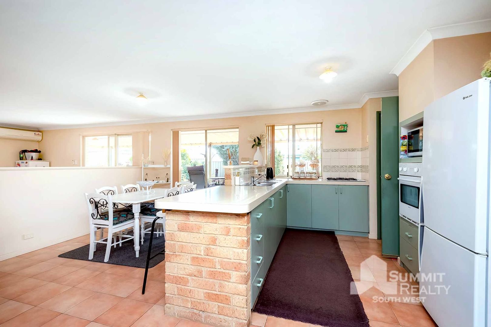 2 Arabian Gardens, Eaton WA 6232, Image 2