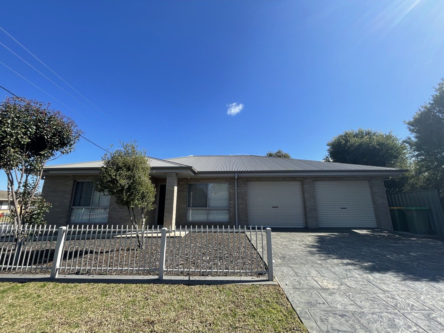 3 bedrooms House in 445 Prune Street LAVINGTON NSW, 2641