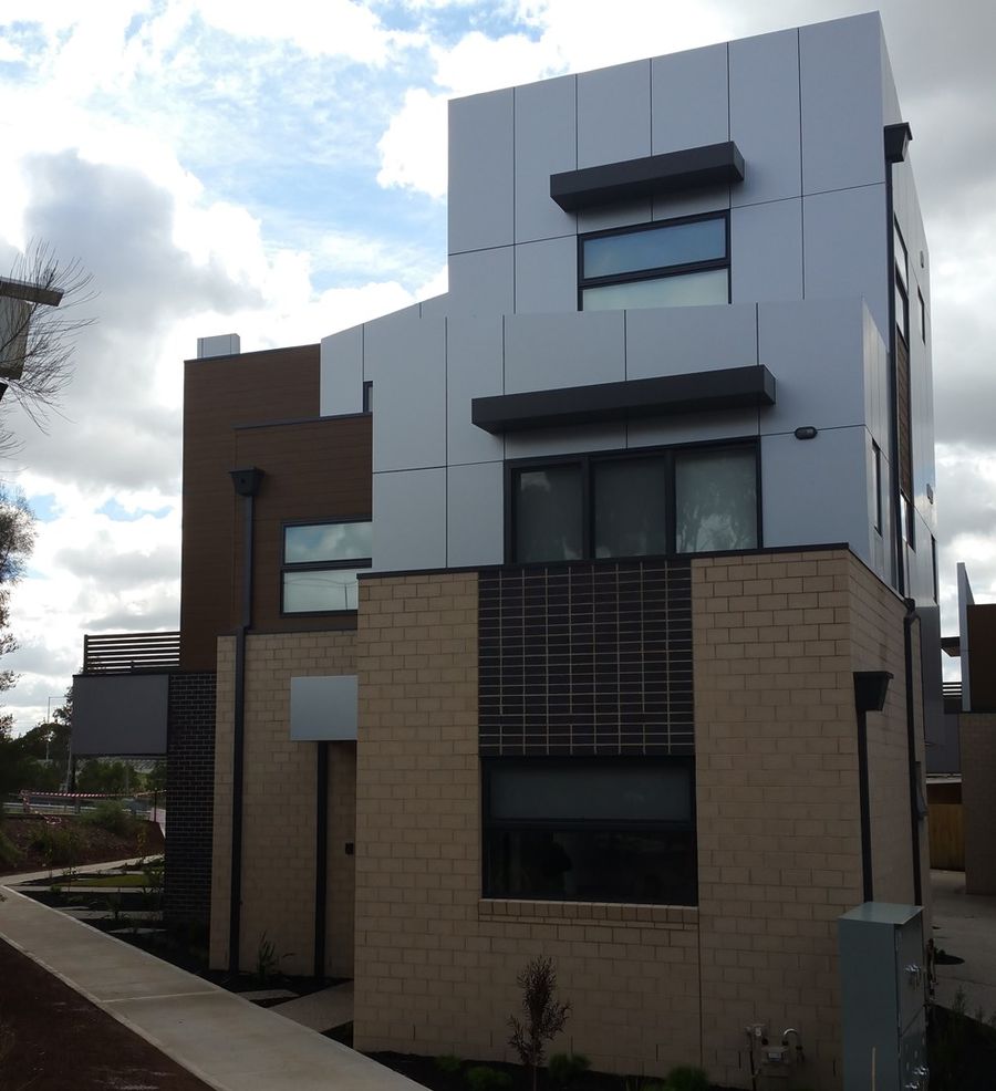 2 bedrooms Townhouse in 24 Collier Place STRATHMORE HEIGHTS VIC, 3041