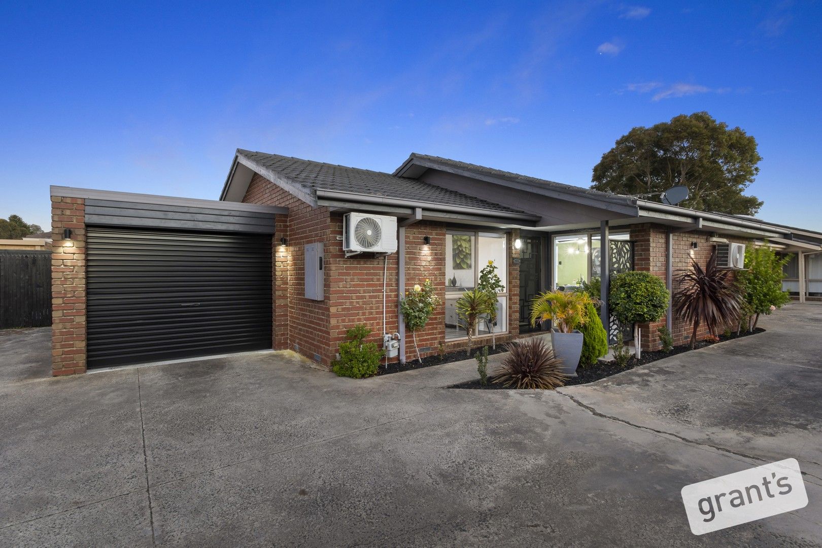 2/77 Oaktree Drive, Hampton Park VIC 3976, Image 0