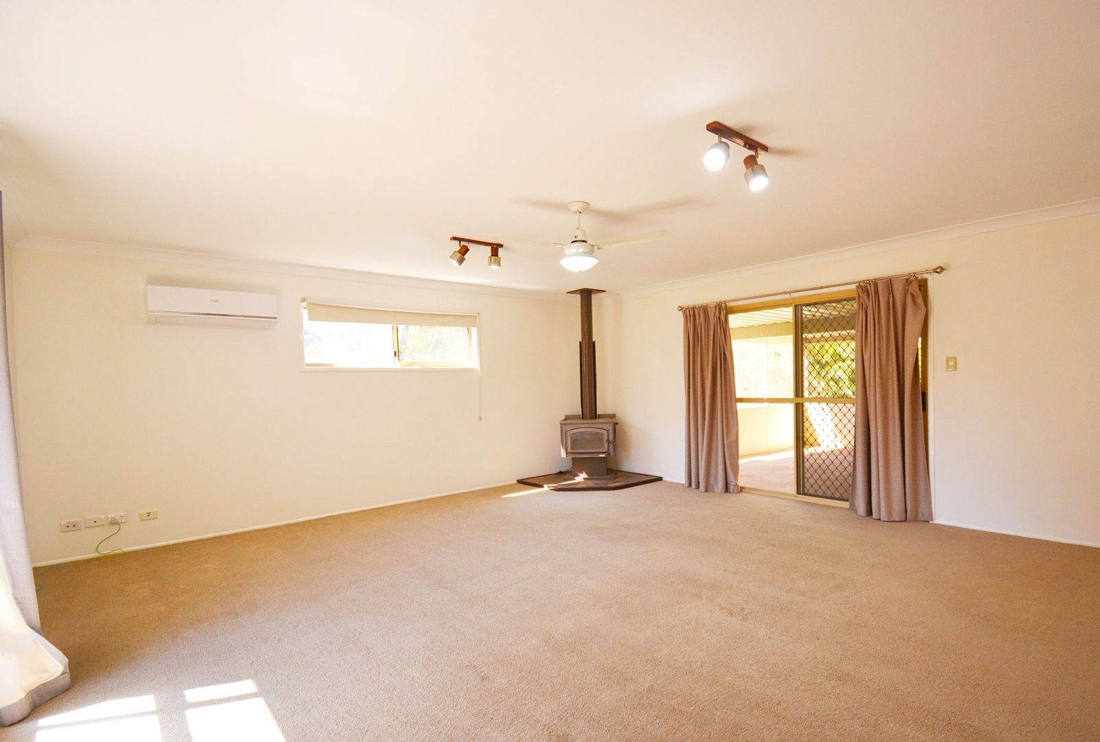 52 Paradise Road, Forestdale QLD 4118 House for Rent Domain