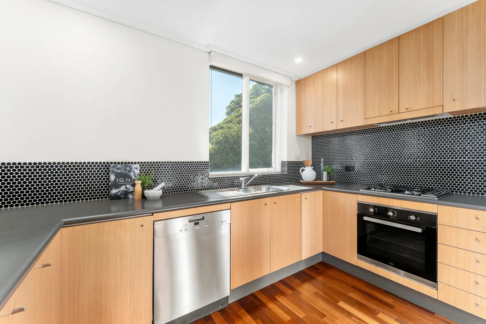 Apartment in South Yarra - View 4