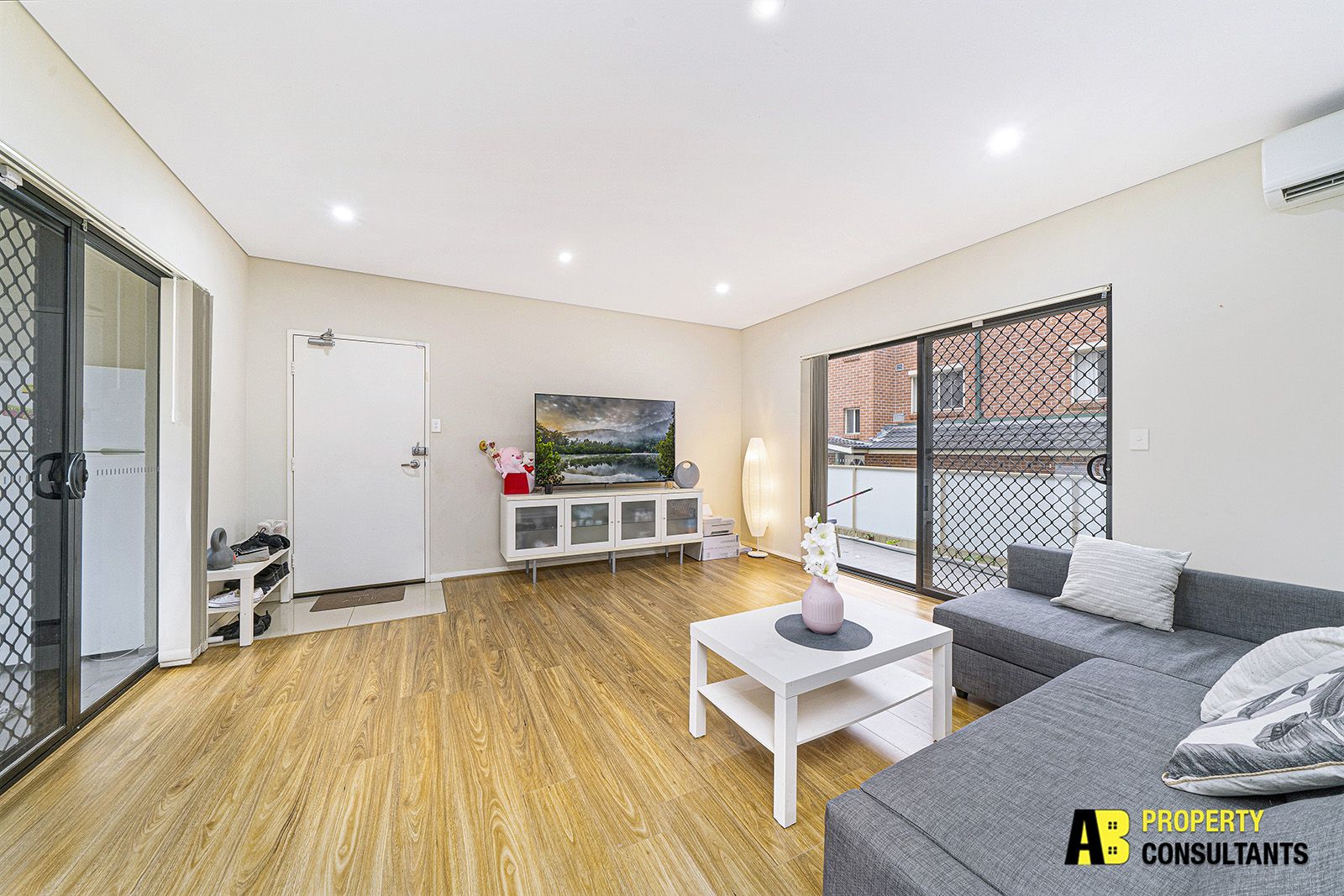 8/8 Wigram Street, Harris Park NSW 2150, Image 1