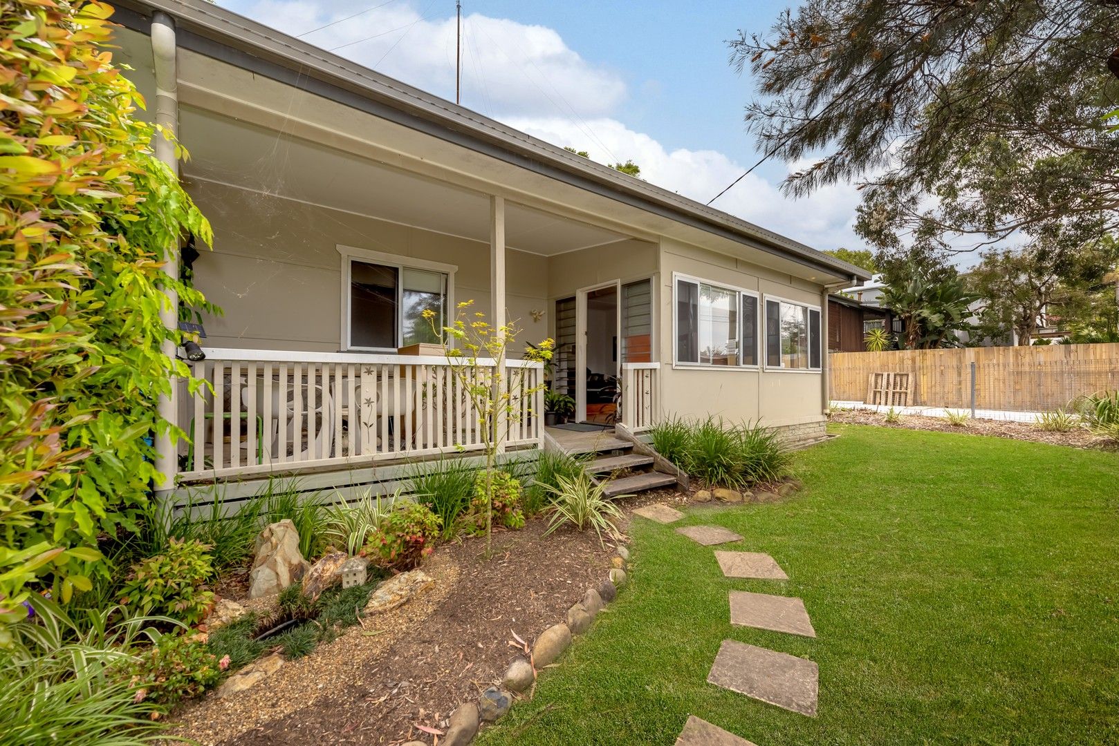 3 bedrooms House in 16 Harris Street LABRADOR QLD, 4215