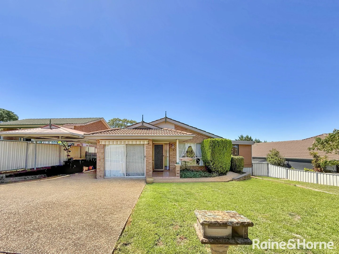 15 Hargreaves Crescent, Young NSW 2594