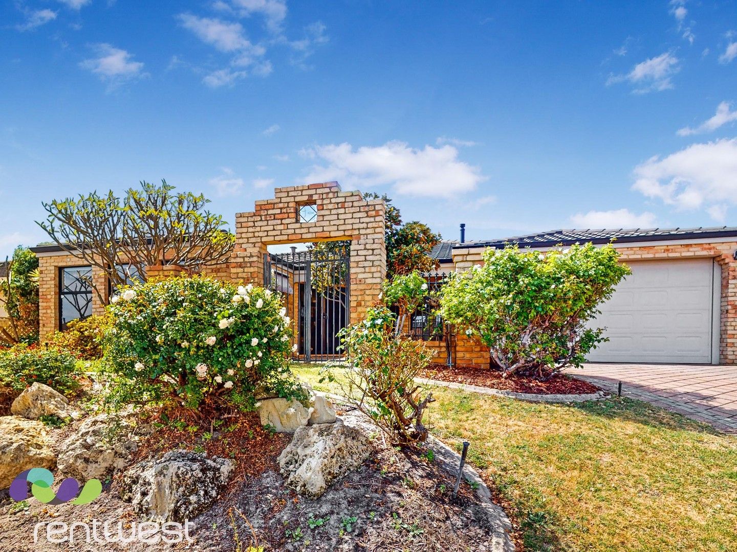 4 bedrooms House in 16 Beilson Court CANNING VALE WA, 6155