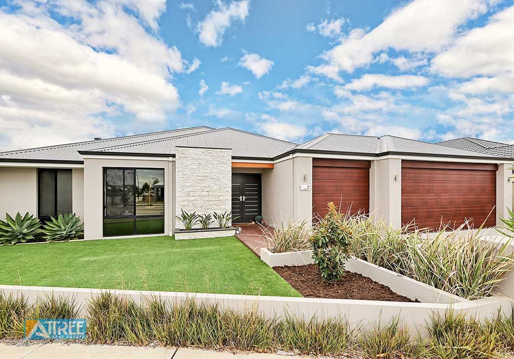 4 bedrooms House in 2 Mannhein Crescent PIARA WATERS WA, 6112