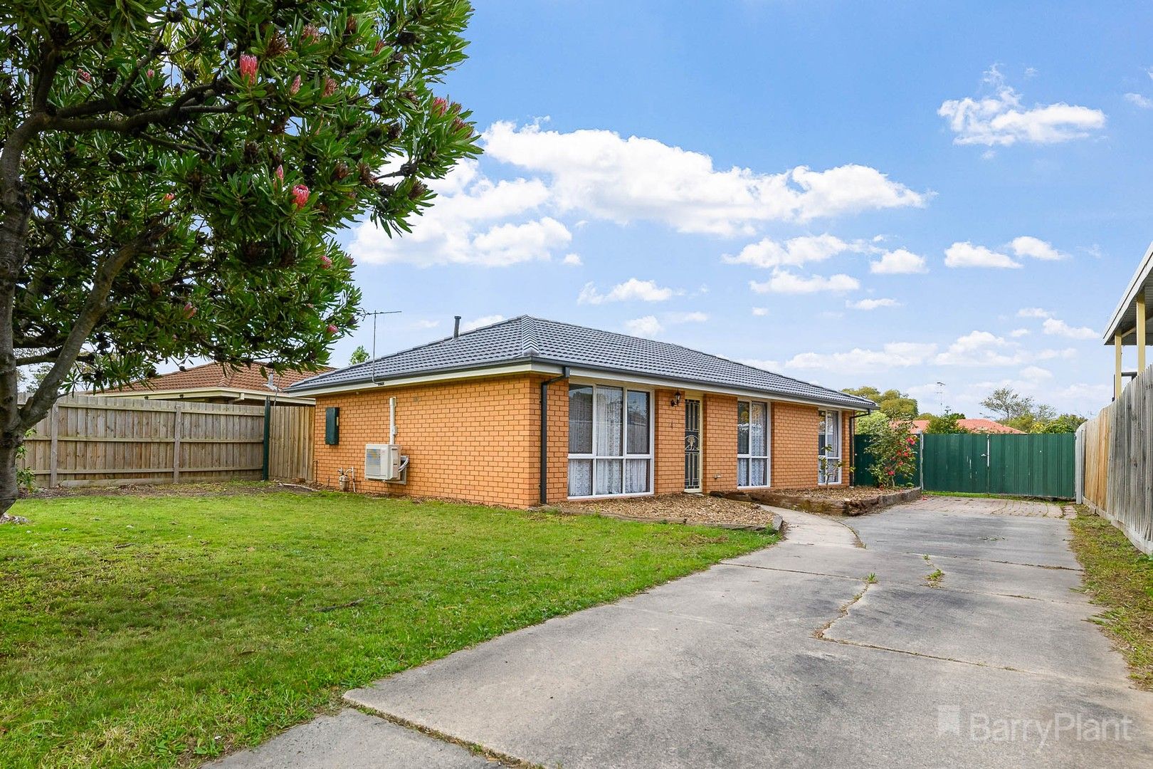 3 bedrooms House in 4 Katjusha Court PAKENHAM VIC, 3810