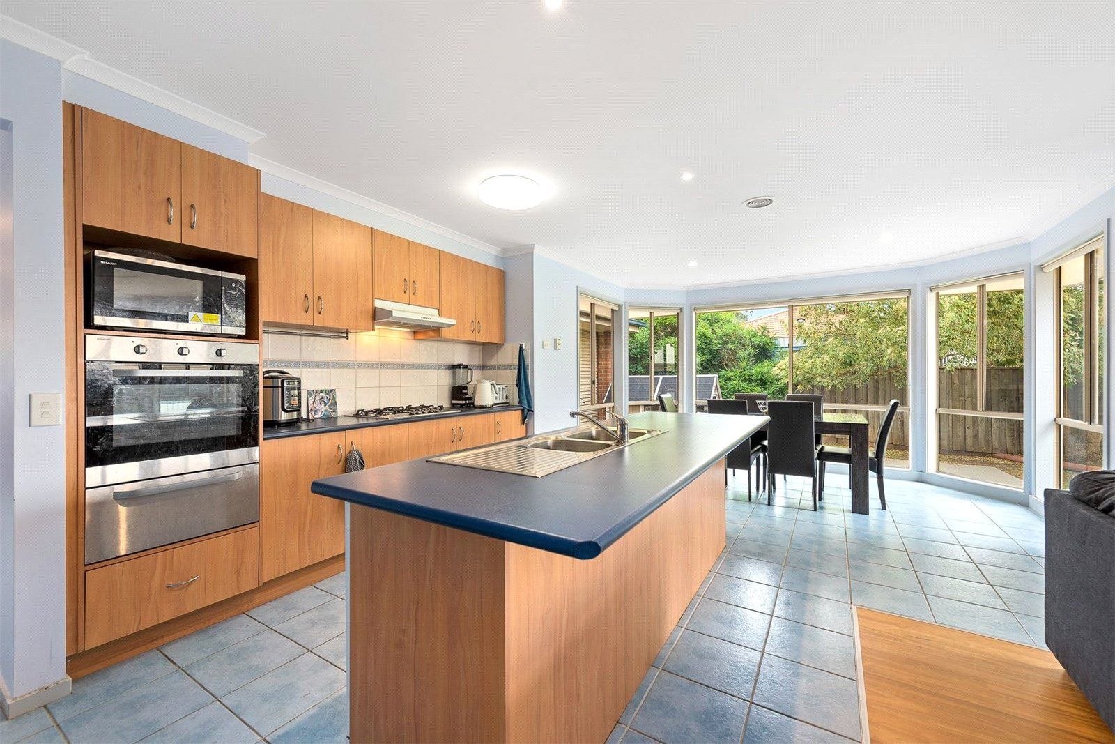 102 Bemersyde Drive, Berwick VIC 3806 House For Rent 600 Domain