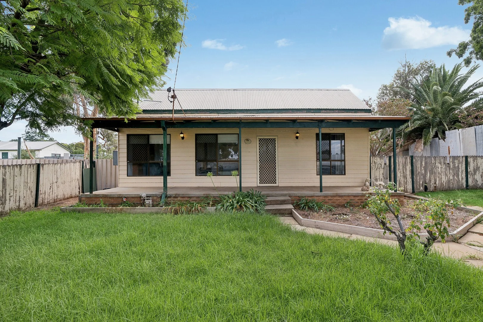 Primary image of 11 Frank Street, Narrandera NSW 2700
