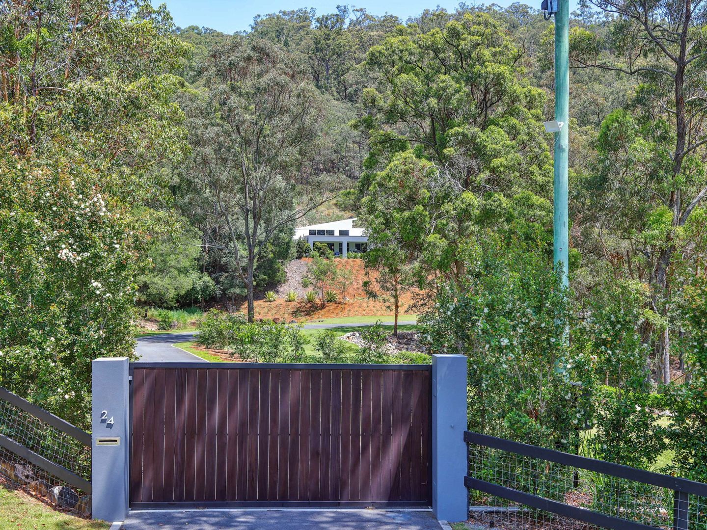 24 Lyminge Court, Bonogin QLD 4213, Image 1