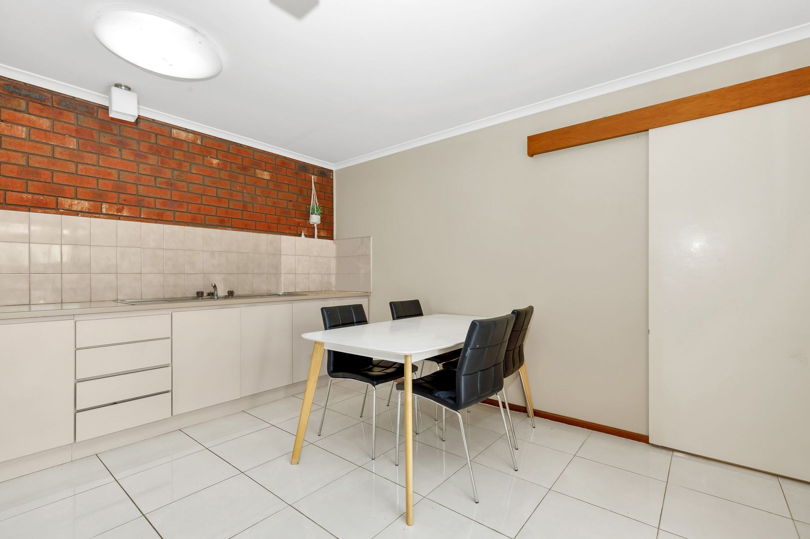 2/27 Bartlett Crescent, Hoppers Crossing VIC 3029, Image 2