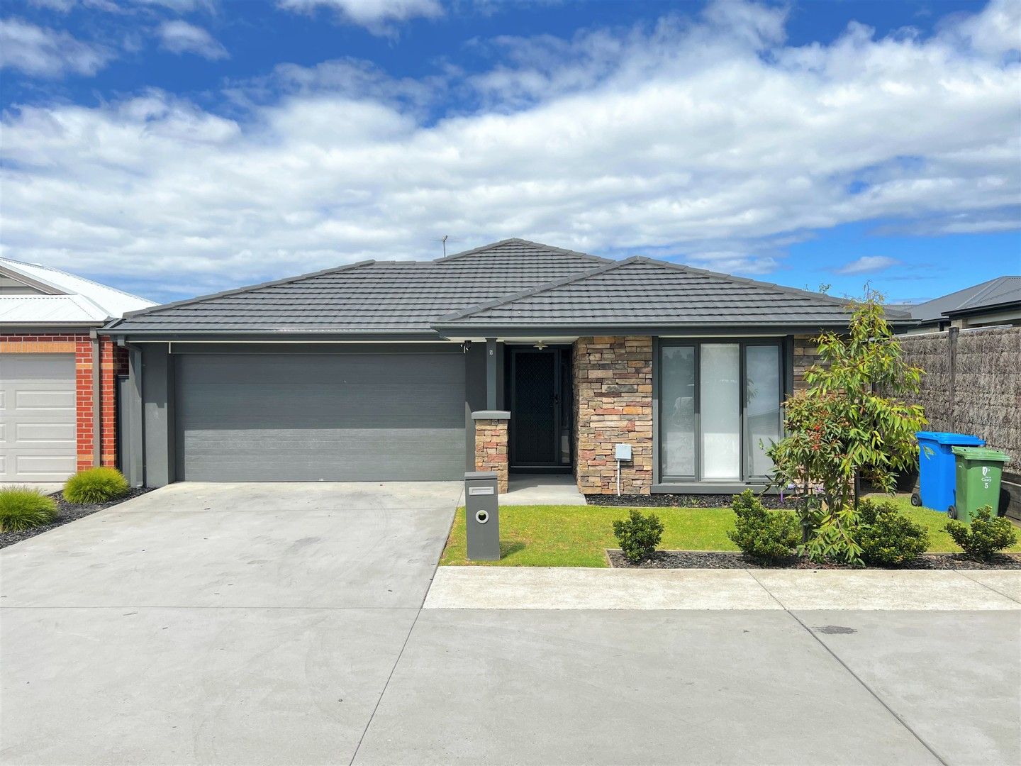 3 bedrooms House in 5 Forthbank Terrace NARRE WARREN SOUTH VIC, 3805