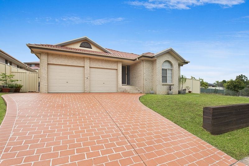 5 bedrooms House in 5 Evelyn Cl HAMLYN TERRACE NSW, 2259