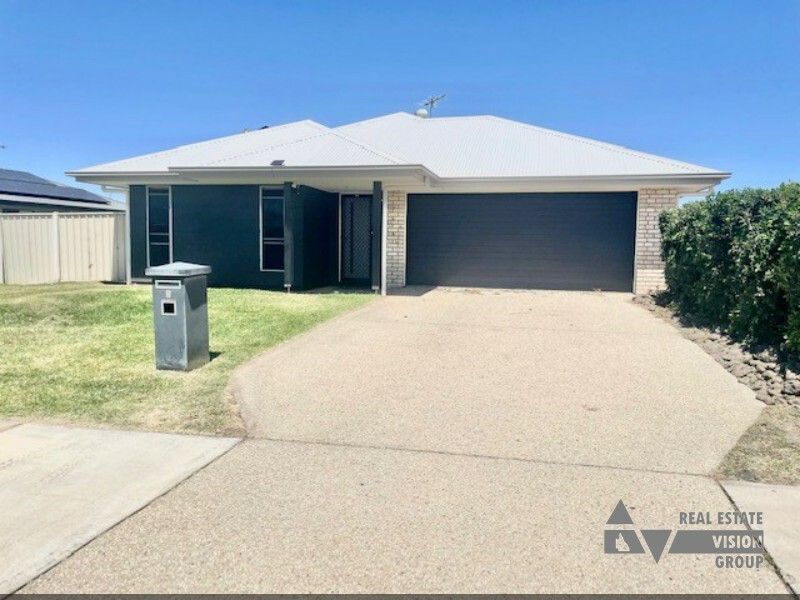 4 bedrooms House in 3 Reimers St EMERALD QLD, 4720