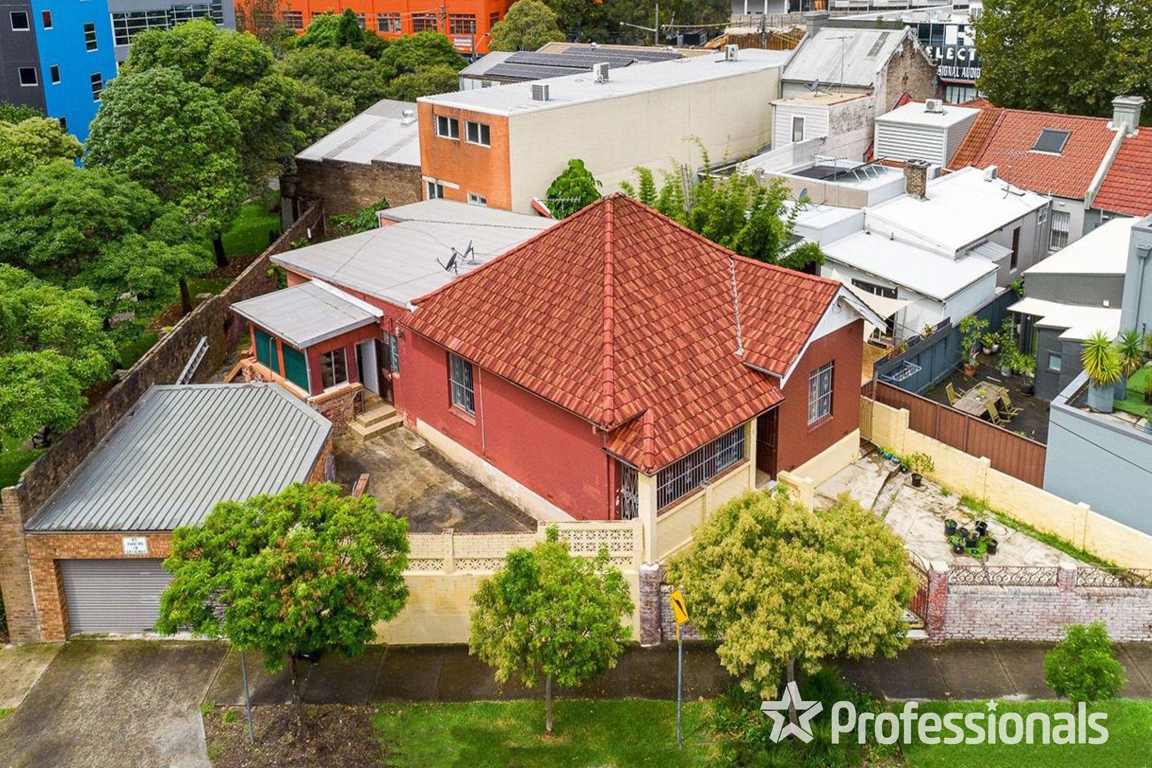 4 bedrooms House in 2 Hawksley Street WATERLOO NSW, 2017