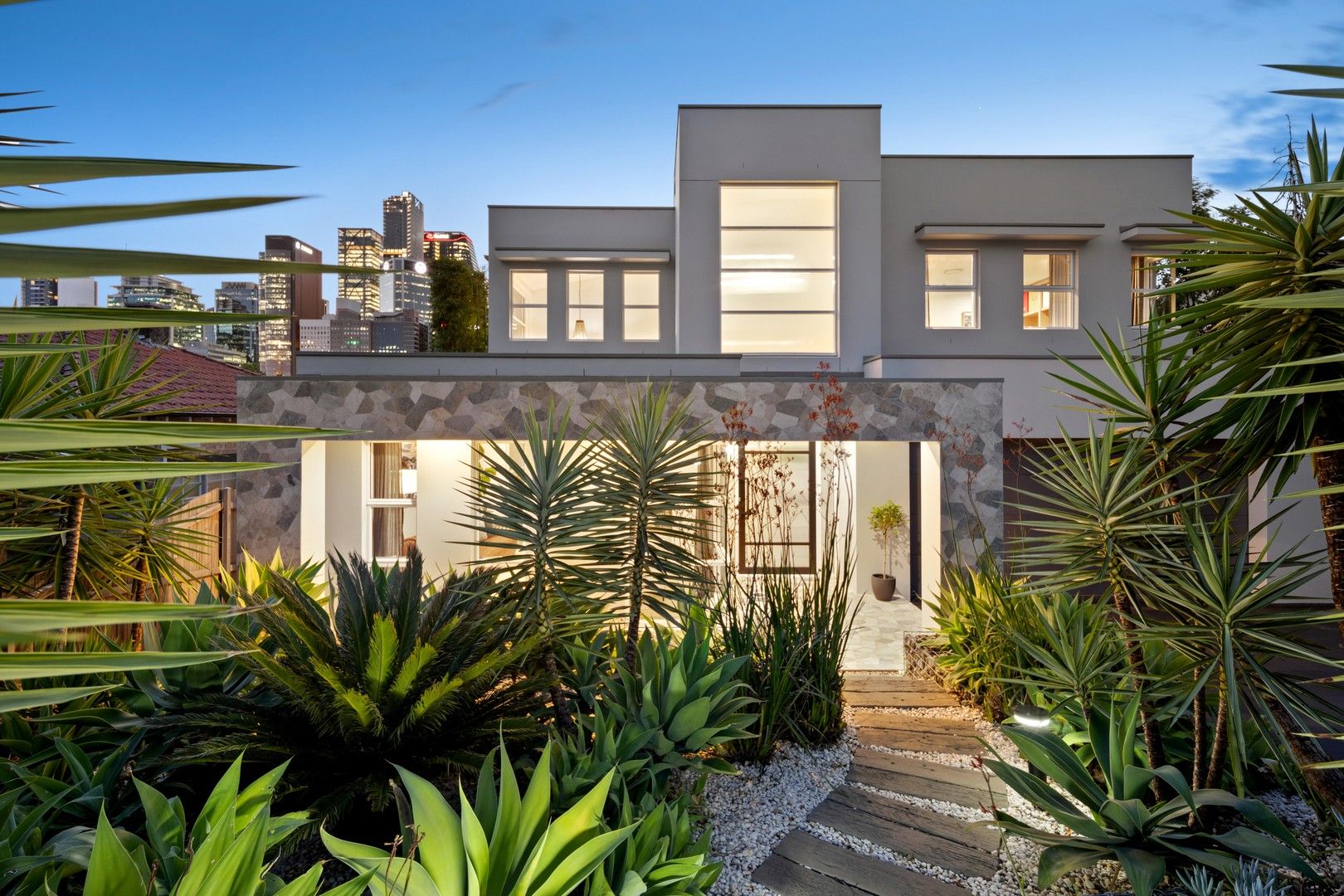 5 bedrooms House in 32 Holdsworth Street NEUTRAL BAY NSW, 2089