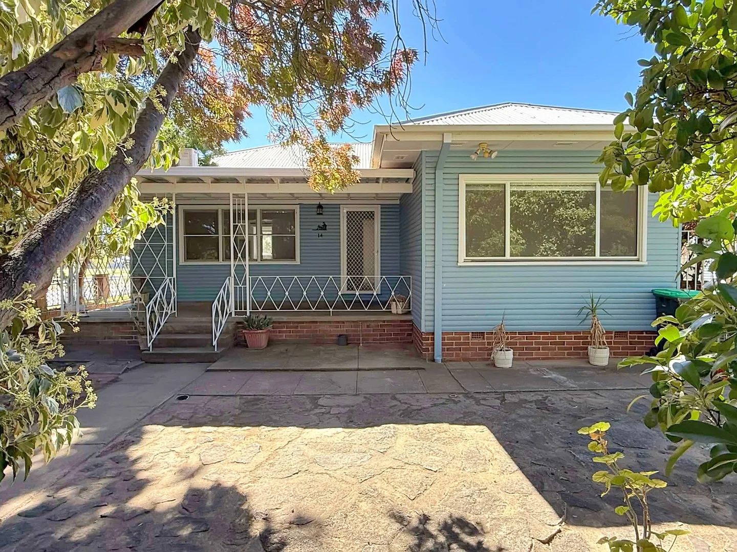 14 Binalong Street, Young NSW 2594